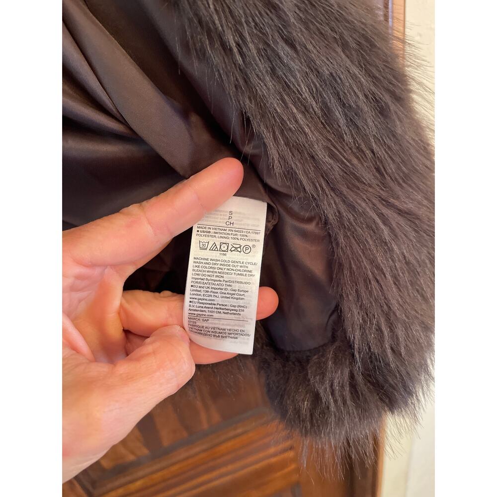 GAP FAUX FUR JACKET SMALL - Picture 8 of 10